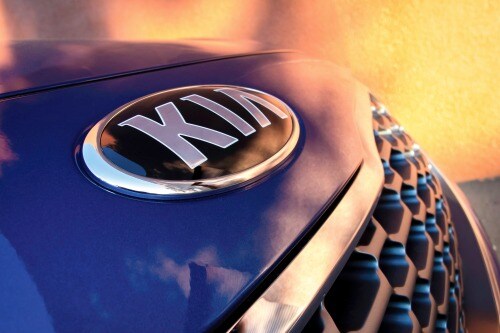 2014 Kia Forte EX Sedan Front Badge Shown