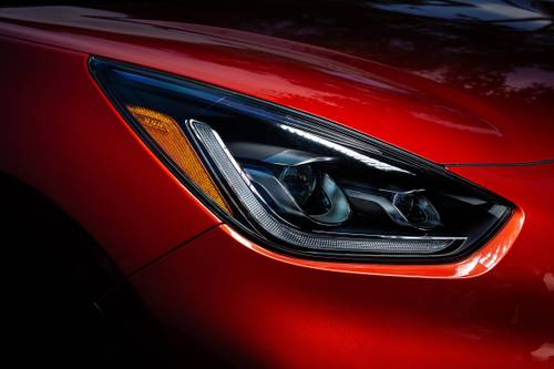 2022 Kia Niro Touring SE 4dr SUV Headlamp Detail