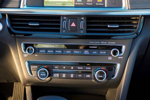 Kia Optima Plug-In Hybrid EX Sedan Center Console