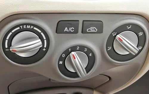 2010 Kia Rio LX Center Console