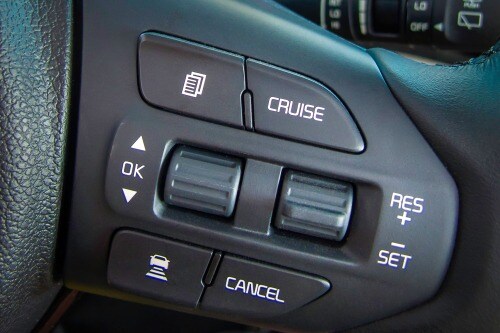 2016 Kia Sedona SX Limited Passenger Minivan Steering Wheel Detail