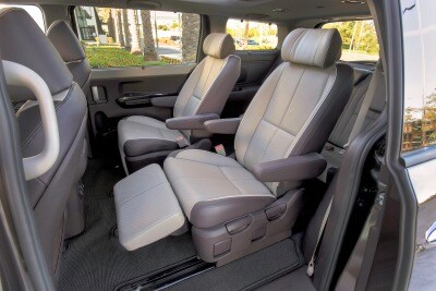 Used 2017 Kia Sedona Pictures 79 Photos Edmunds Kia Sedona Sx Limited Penger Minivan Rear Interior Shown
