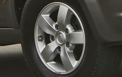 2009 Kia Sorento EX Wheel Detail