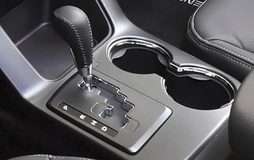 2012 Kia Sorento SX Shifter Detail