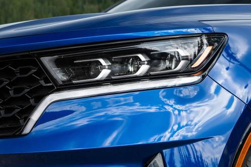 Kia Sorento SX 4dr SUV Headlamp Detail