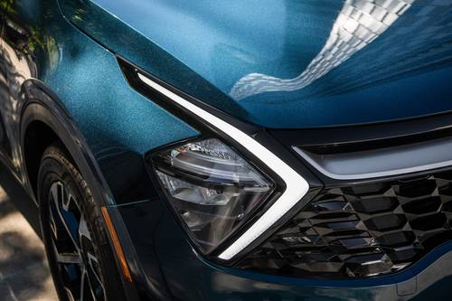 2025 Kia Sportage Hybrid EX 4dr SUV Headlamp Detail
