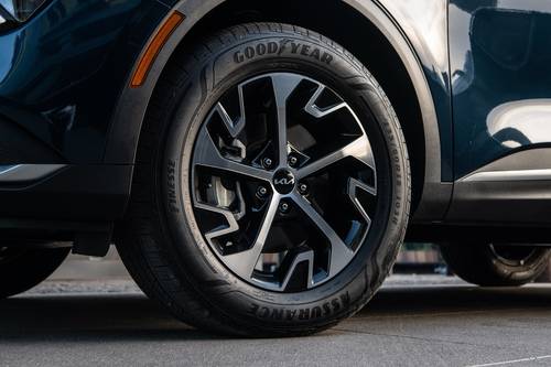 2025 Kia Sportage Hybrid EX 4dr SUV Wheel