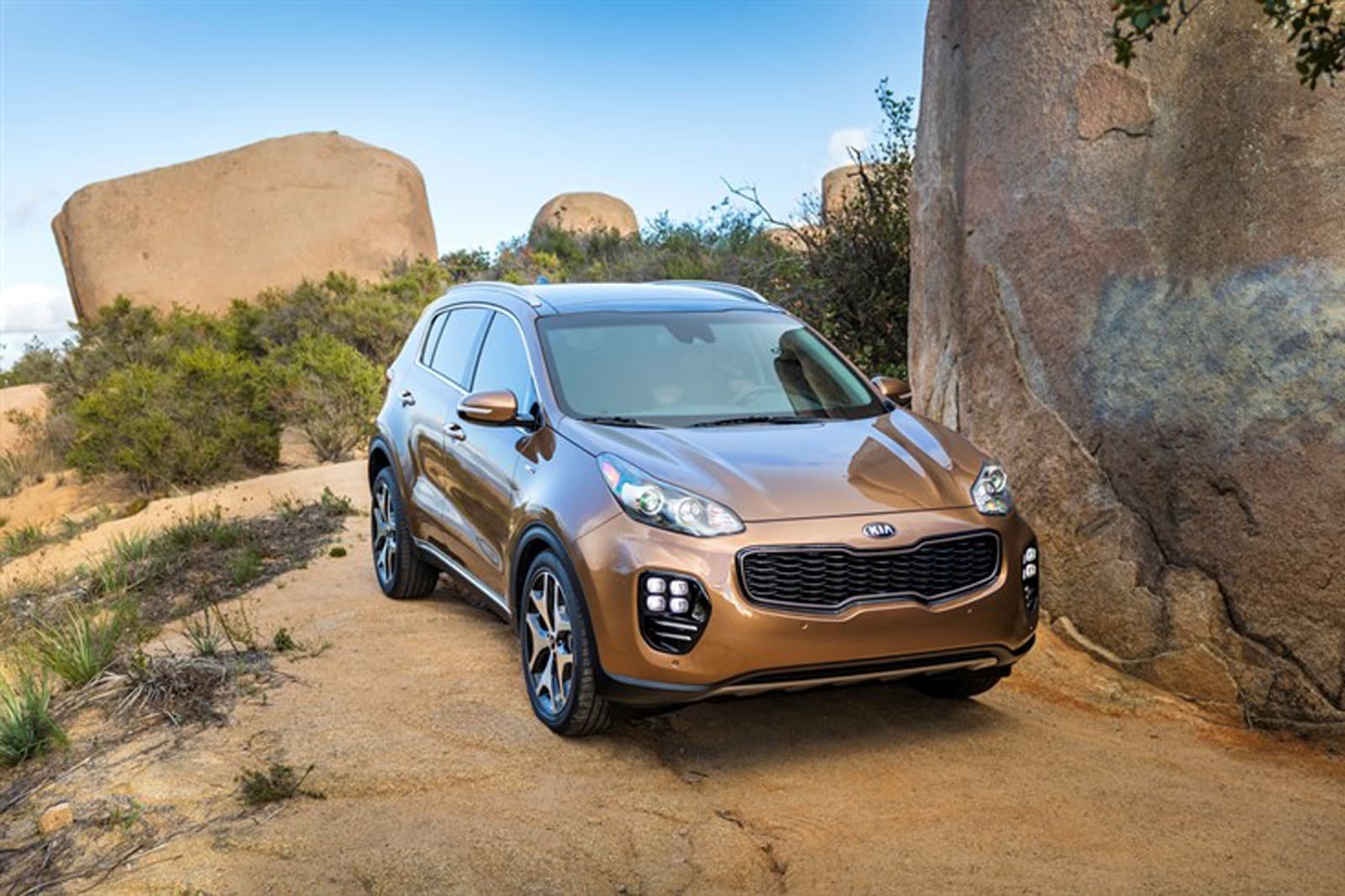 Kia Offers Free Apple CarPlay, Android Auto Updates for Select 2014-17