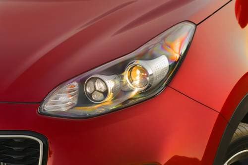 Kia Sportage SX 4dr SUV Headlamp Detail