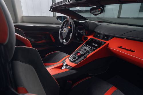 Lamborghini Aventador SVJ Roadster Convertible Interior