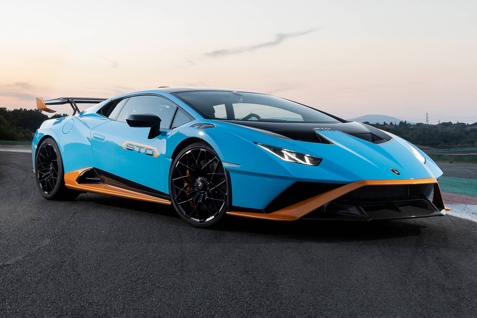 MINI GT Lamborghini Huracán STO Blu 475 MINIGT.com – Welcome to the World of 1:64!