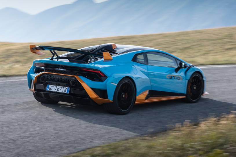 2022 Lamborghini Huracan STO Pictures - 52 Photos | Edmunds