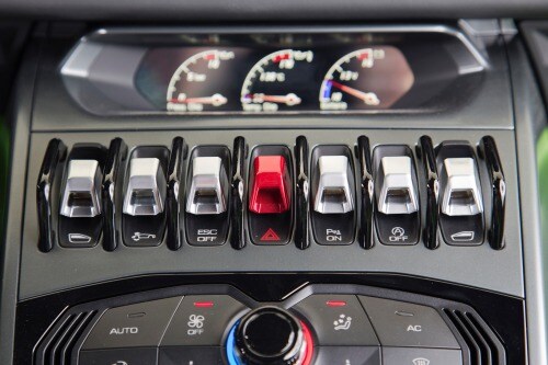 2015 Lamborghini Huracan LP 610-4 Coupe Center Console