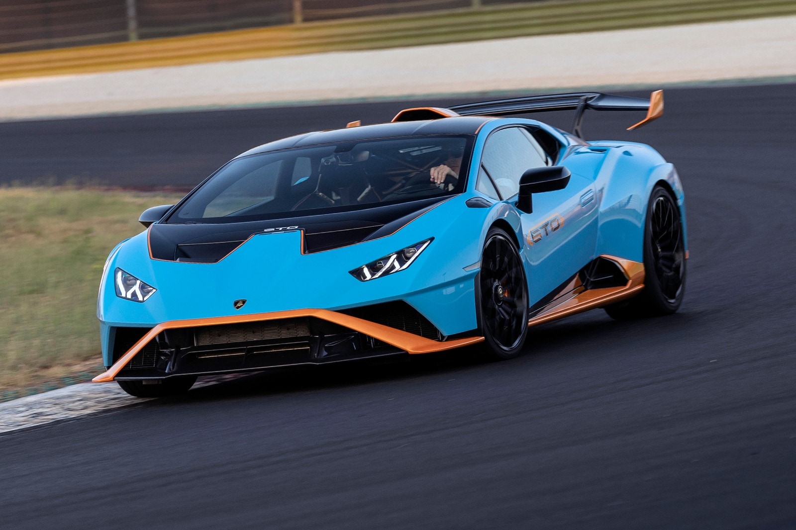 Tested The 2021 Lamborghini Huracan Sto Is Loud Fast And Awesome Edmunds