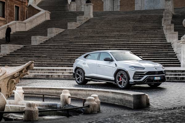 2019 Audi Q8 Vs 2019 Lamborghini Urus