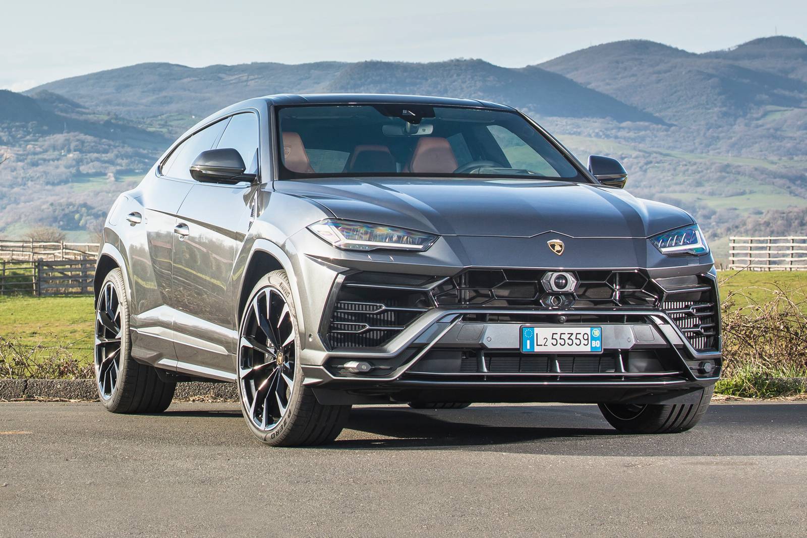 2022 Lamborghini Urus Review & Ratings | Edmunds