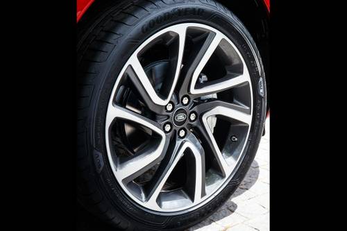 Land Rover Discovery Sport P250 R-Dynamic SE 4dr SUV Wheel