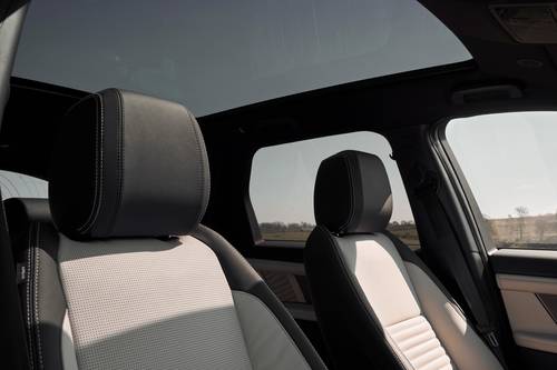 2024 Land Rover Discovery Sport P250 Dynamic SE 4dr SUV Interior Detail