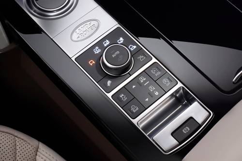 Land Rover Discovery HSE Luxury Td6 4dr SUV Aux Controls Shown