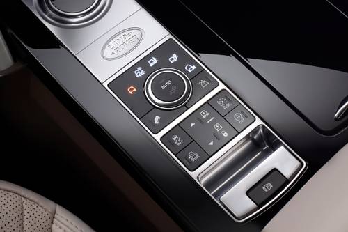 Land Rover Discovery HSE Luxury Td6 4dr SUV Aux Controls Shown