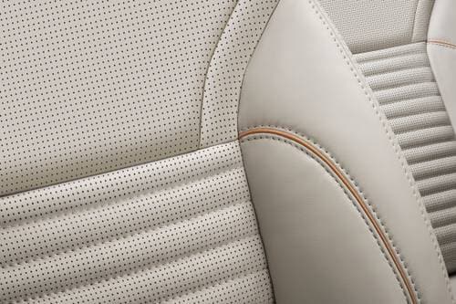 Land Rover Discovery HSE Luxury Td6 4dr SUV Interior Detail