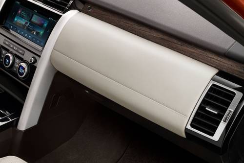 Land Rover Discovery HSE Luxury Td6 4dr SUV Interior Detail