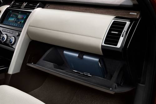 Land Rover Discovery HSE Luxury Td6 4dr SUV Interior Detail