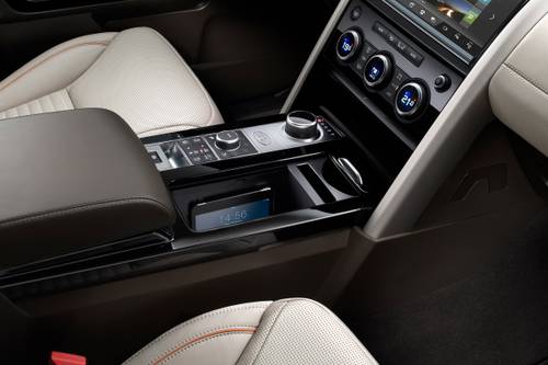 Land Rover Discovery HSE Luxury Td6 4dr SUV Interior Detail