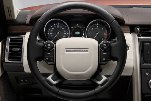 Land Rover Discovery HSE Luxury Td6 4dr SUV Steering Wheel Detail