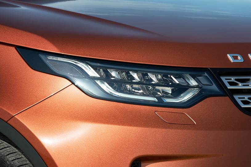2020 Land Rover Discovery HSE Td6 4dr SUV Headlamp Detail