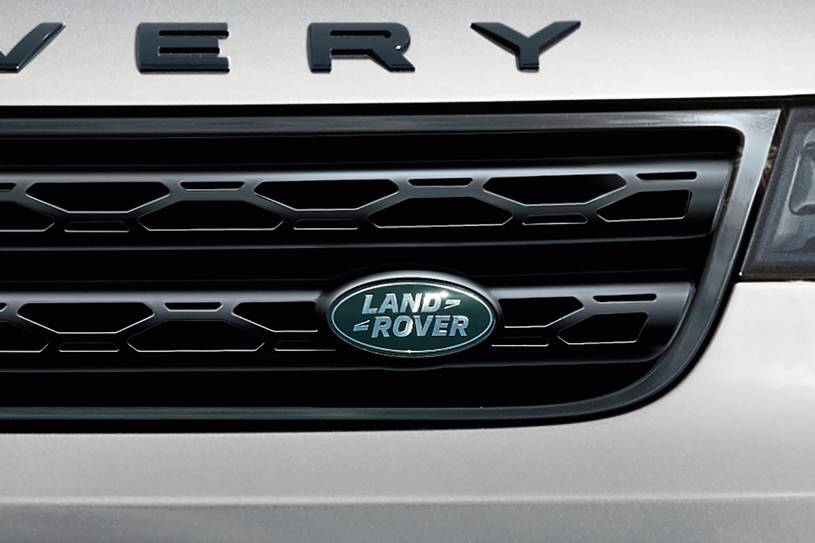 2020 Land Rover Discovery HSE Td6 4dr SUV Front Badge. Black Package Design Shown. 