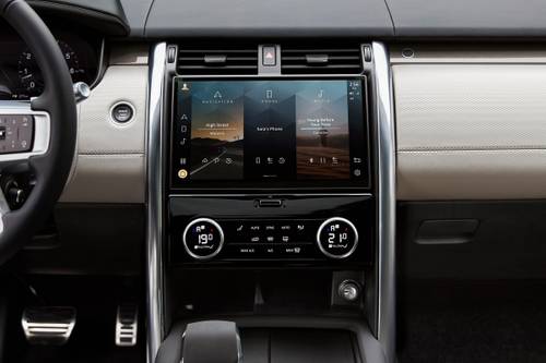 2024 Land Rover Discovery P360 Dynamic SE 4dr SUV Center Console