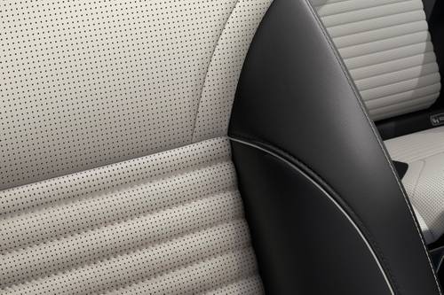2024 Land Rover Discovery P360 Dynamic SE 4dr SUV Interior Detail