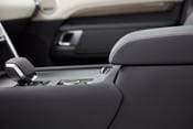 2026 Land Rover Discovery P300 Dynamic SE 4dr SUV Shifter