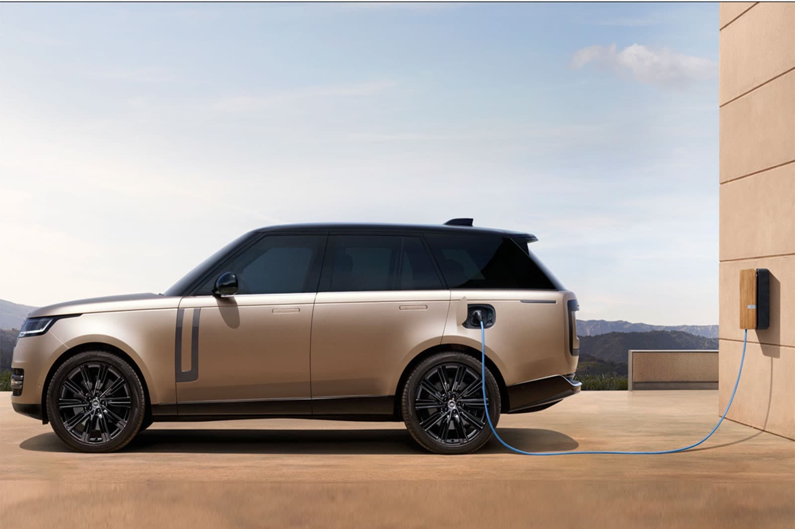 2023 Land Rover Range Rover Plug-In Hybrid Has More Power and Range Than Previous PHEV