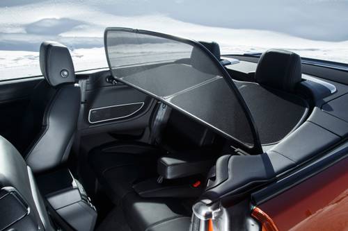 Land Rover Range Rover Evoque HSE Dynamic Convertible SUV Interior Detail