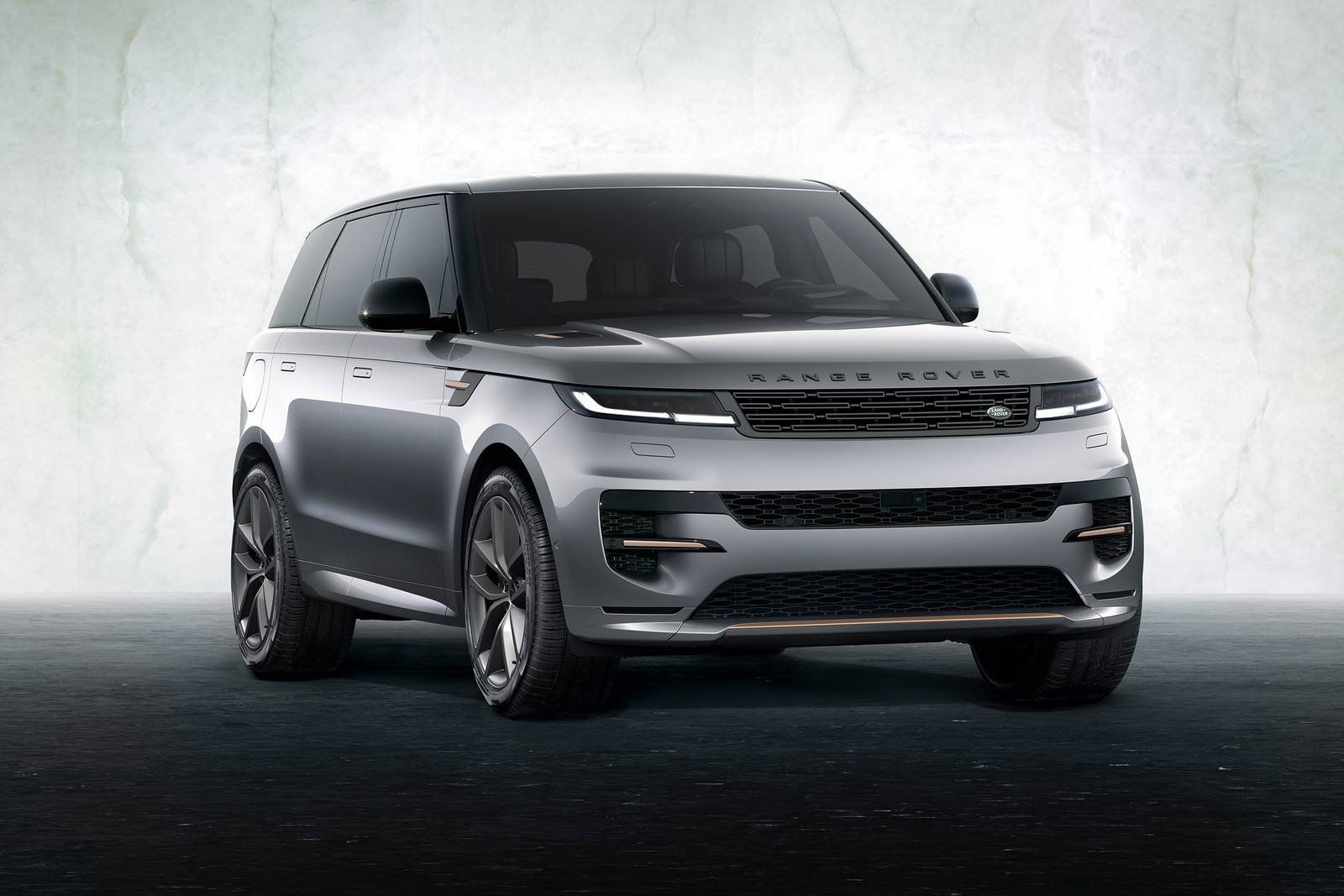 https://media.ed.edmunds-media.com/land-rover/range-rover-sport/2023/oem/2023_land-rover_range-rover-sport_4dr-suv_p400-se-dynamic_fq_oem_1_1600.jpg