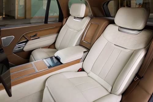 2025 Land Rover Range Rover P615 SV 4dr SUV Interior Detail