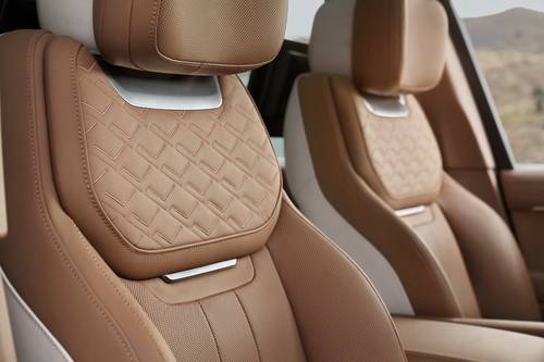 2025 Land Rover Range Rover P615 SV 4dr SUV Interior Detail