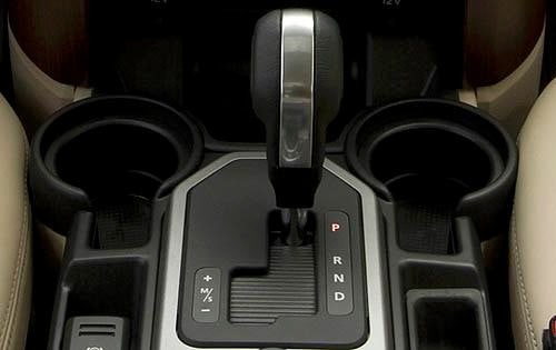 2009 Land Rover LR3 V8 Center Console