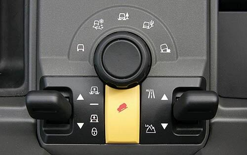 2009 Land Rover LR3 V8 Drive Control Detail