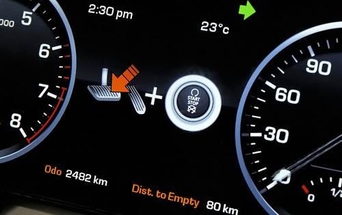 2010 Land Rover Range Rover Supercharged Information Display Detail