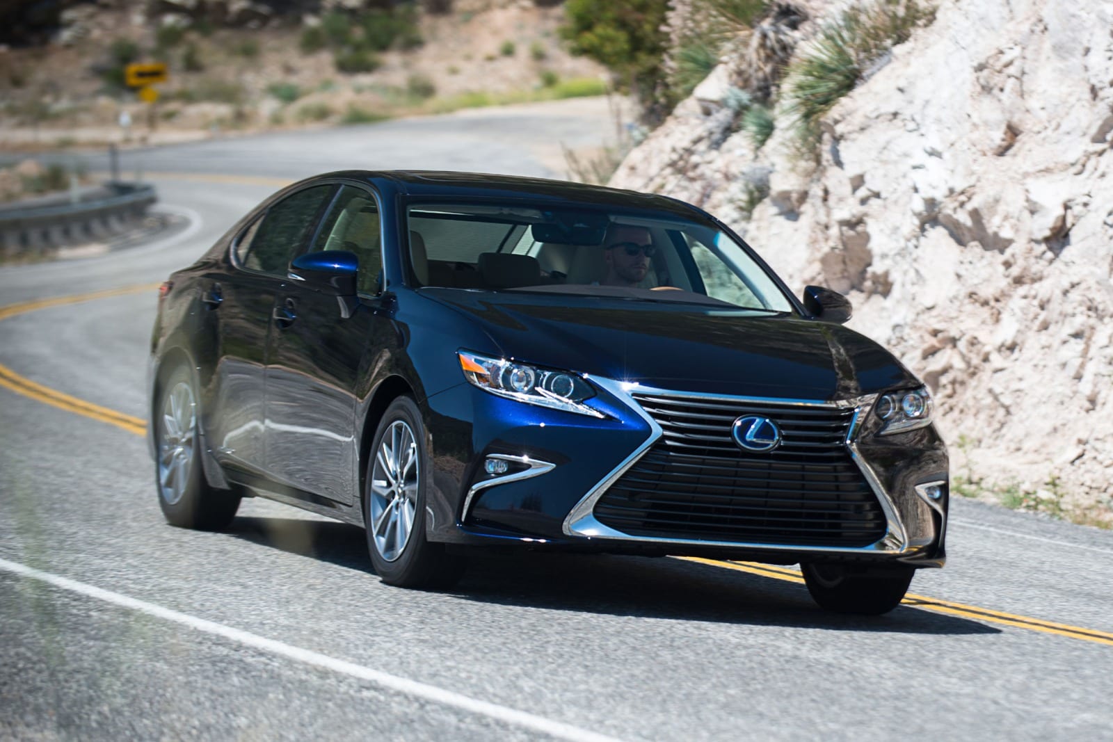 2017 Lexus ES 300h Review & Ratings | Edmunds