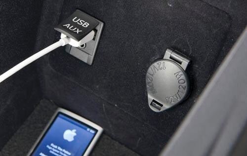2011 Lexus ES 350 Aux Input Detail