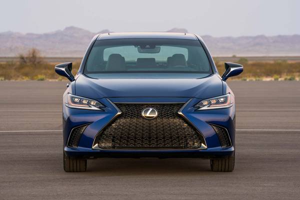 The 2019 Lexus ES 350 The 2019 Lexus ES 350