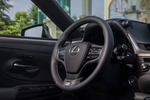 Lexus ES 350 F SPORT Sedan Steering Wheel Detail