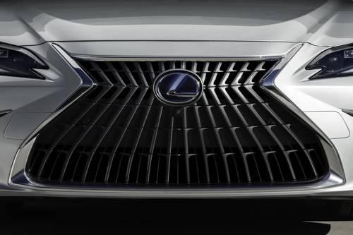 2025 Lexus ES 300h Ultra Luxury Sedan Front Badge