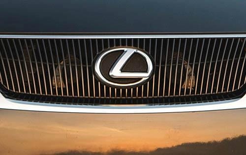 2010 Lexus GS 350 Front Grille and Badging