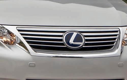 2011 Lexus GS 450h Front Grille and Badging