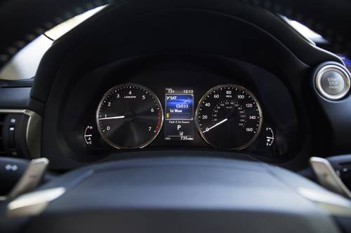 Lexus IS 300 Sedan Gauge Cluster
